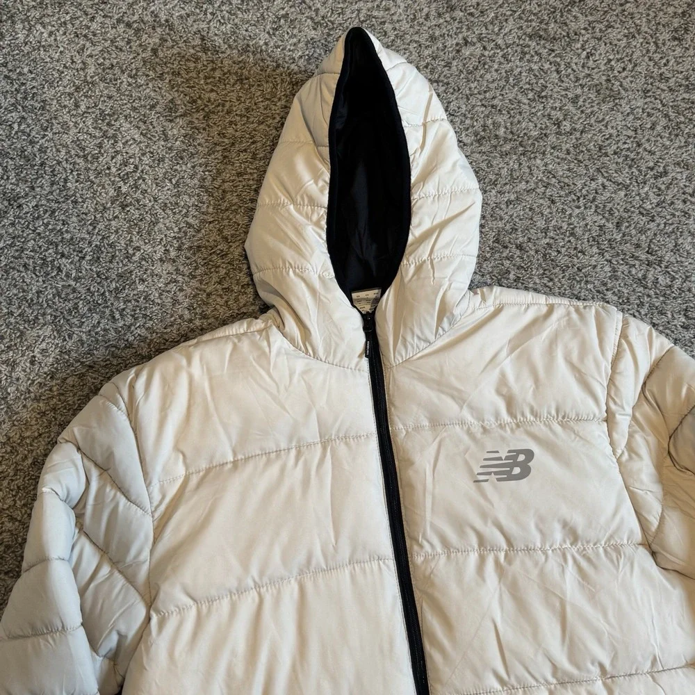 NWT New Balance Tech Puffer Hooded Jacket Ivory Size Large Comfort Fit Full Zip